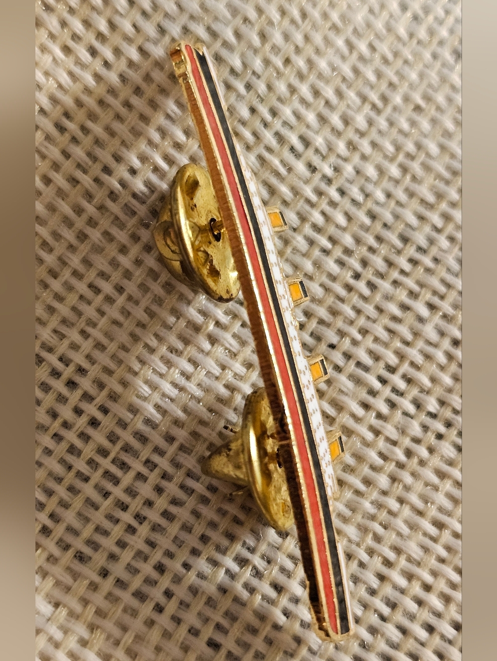 Vintage Titanic Goldtone Pin with Red and Black Enamel EUC - Picture 4 of 8